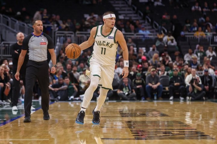 NBA新赛季烽烟四起 火箭力拼马刺 湖人胜快船开拓者轻取国王